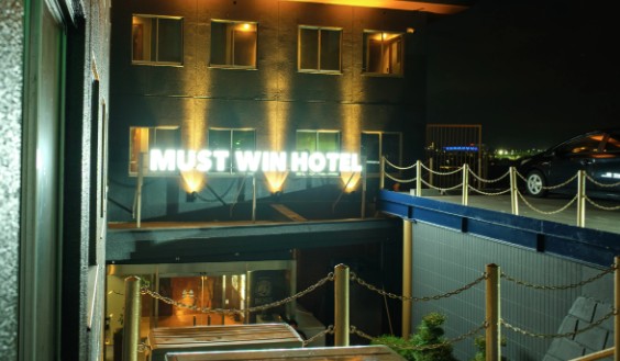 MUST　WIN　HOTEL